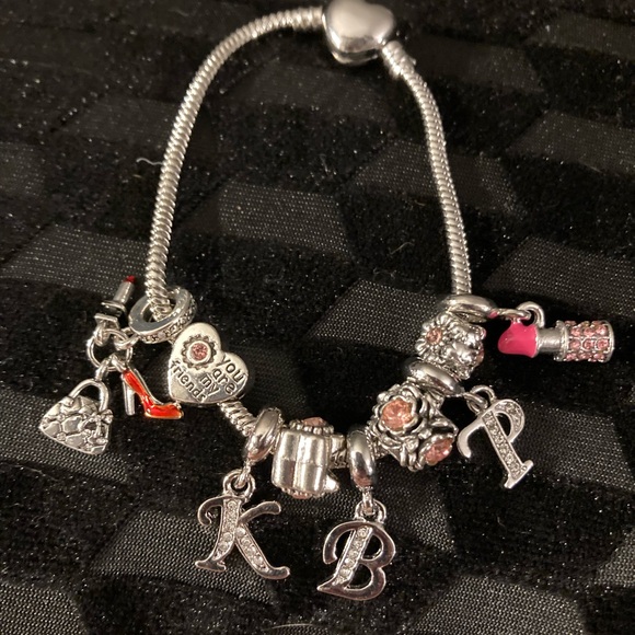 Charm-Bracelet- The Letter P initial in silver tone. Charm/Pendent nwt - Picture 6 of 10
